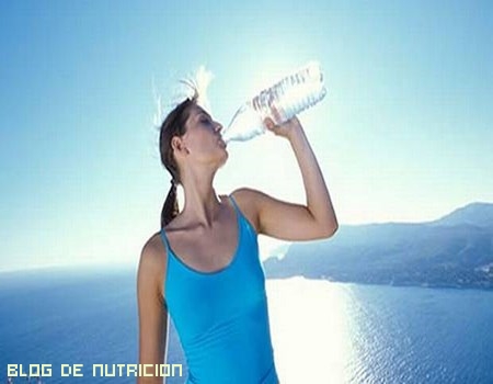 vida sana bebiendo agua
