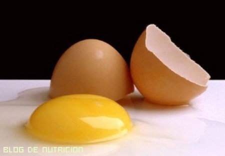 calorías en la yema del huevo